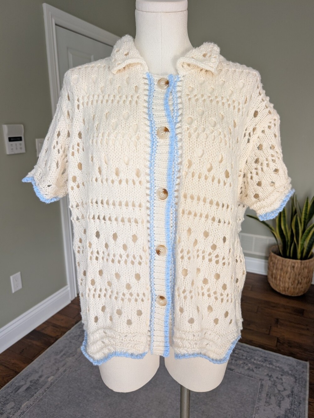 Beautiful Cream Blue Pointelle Women’s Cardigan Open Knit Collared Size L